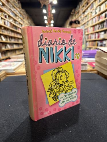 Diario de Nikki 10 - Una cuidadora de perros con mala pata