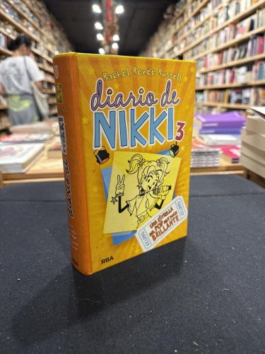 Portada do libro de Diario de Nikki 3 - Una estrella del pop muy poco brillante