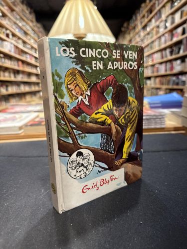 Portada do libro de Los cinco se ven en apuros