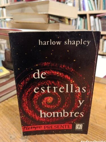 Portada do libro de Shapley, De estrellas y hombres