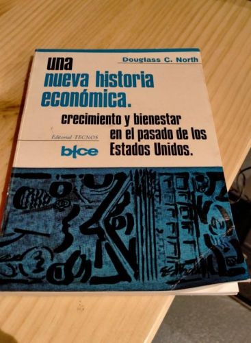 Portada do libro de North - Nueva historia económica