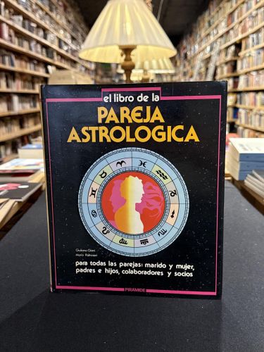 Portada do libro de El libro de la pareja astrológica