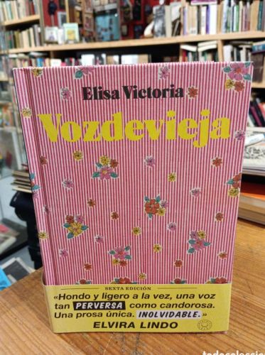 Portada do libro de Elisa Victoria, Vozdevieja