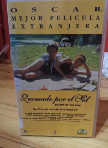 Portada do libro de Quemado por el sol. VHS