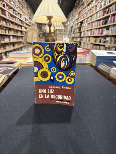 Portada do libro de Una luz en la oscuridad