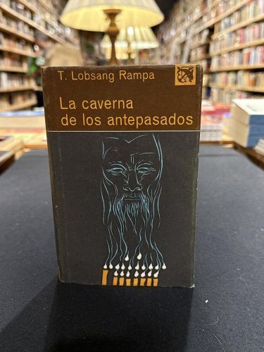 Portada do libro de La caverna de los antepasados