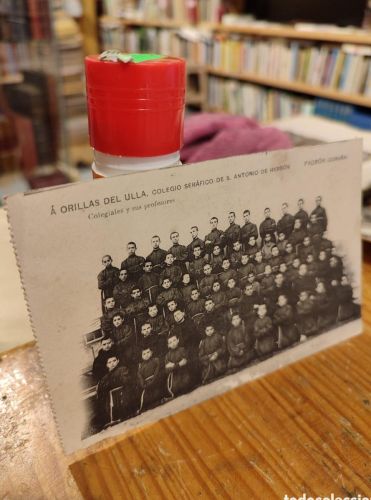 A orillas del Ulla. Colegio Seráfico de San Antonio de Herbón. Padron. Coruña.Colegiales y profesor.