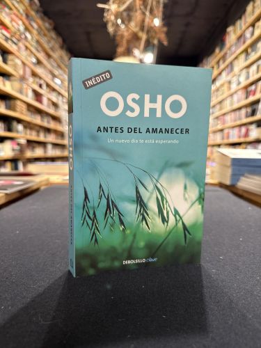 Portada del libro de Antes del amanecer (OSHO habla de tú a tú)