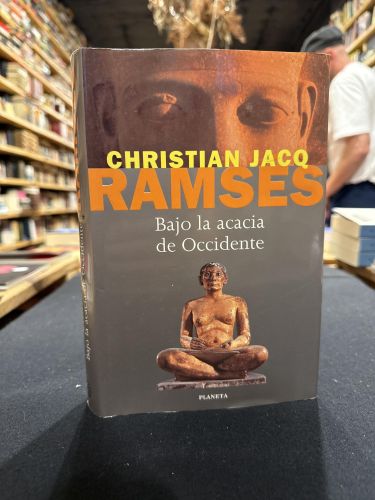 Portada do libro de Ramsés. Bajo la acacia de Occidente