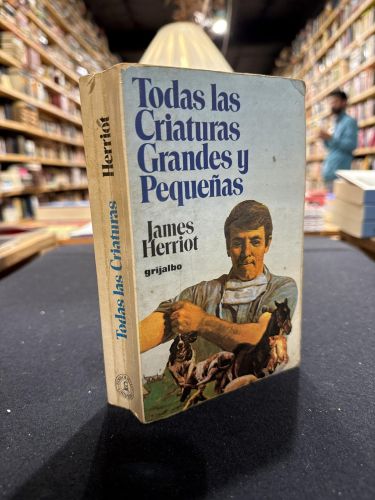 Portada do libro de Todas las criaturas grandes y pequeñas