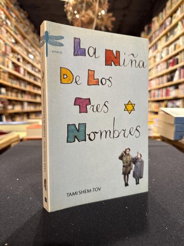 Portada do libro de La niña de los tres nombres