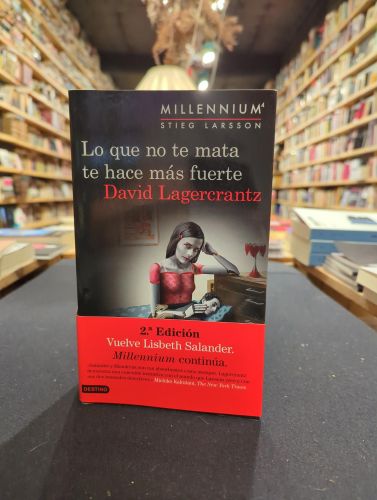 Portada del libro de Lo que no te mata te hace más fuerte (Serie Millennium 4)