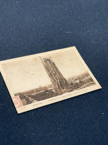 Portada do libro de Postal publicitaria de la Sagrada Familia en construcción. Barcelona, Segunda República (ca. 1931–1936)