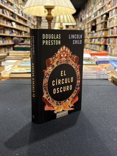 Portada do libro de El círculo oscuro