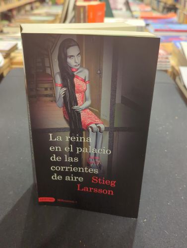 Portada do libro de La reina en el palacio de las corrientes de aire 