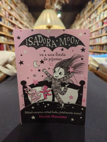 Isadora Moon 8 - Isadora Moon va a una fiesta de pijamas