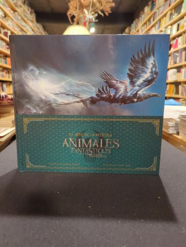 Portada del libro de El arte de la película Animales Fantásticos