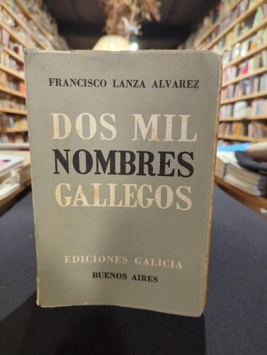 Portada do libro de Dos mil nombres gallegos