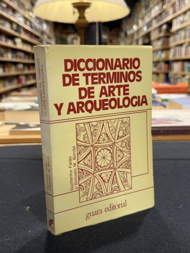 Portada do libro de Diccionario de términos de arte y arqueología