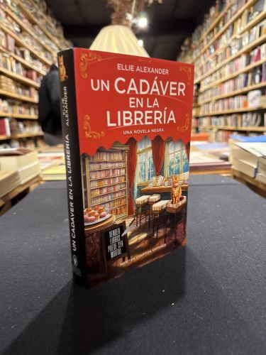 Un cadáver en la librería