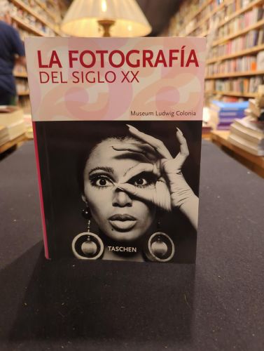 Portada do libro de La fotografía del siglo XX
