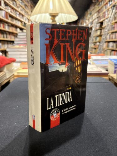 Portada del libro de La tienda (Primera edición)