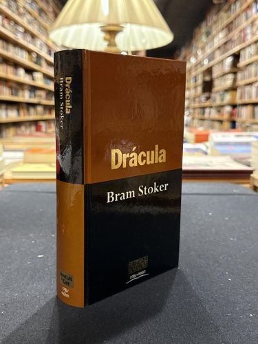 Portada do libro de Drácula