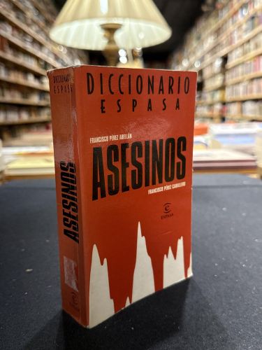 Portada del libro de ASESINOS. Diccionario ESPASA. 