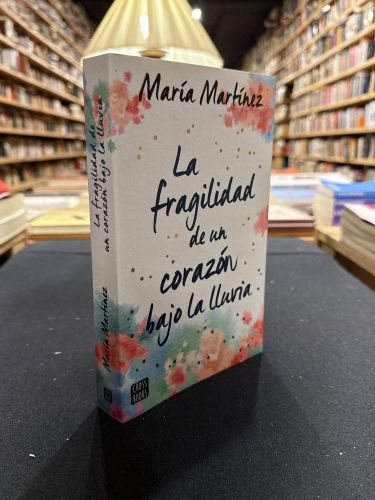 Portada do libro de La fragilidad de un corazón bajo la lluvia