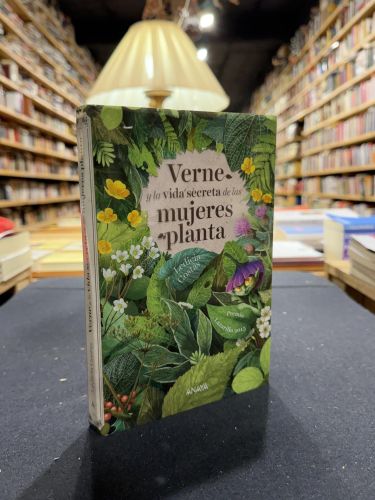 Verne y la vida secreta de las mujeres planta
