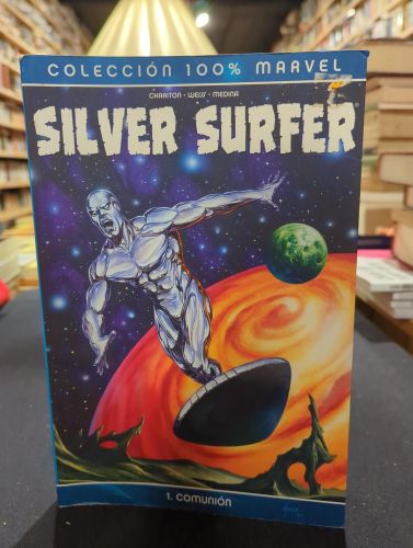 Portada do libro de Silver Surfer 1. Comunión