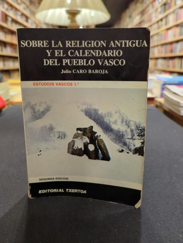 Portada del libro de Sobre la religion antigua y el calendario del pueblo vasco