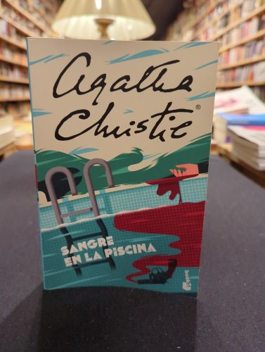 Sangre en la piscina