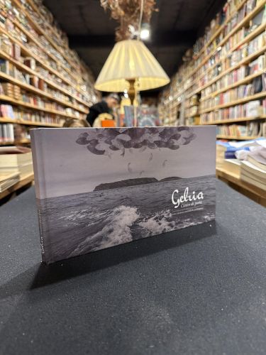 Portada do libro de Gelria cantos de poeta