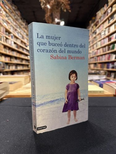 Portada do libro de La mujer que buceó dentro del corazón del mundo