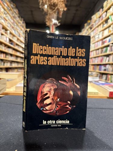 Portada do libro de Diccionario de las artes adivinatorias