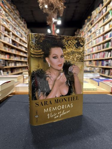 Portada do libro de MEMORIAS SARA MONTIEL VIVIR ES UN PLACER