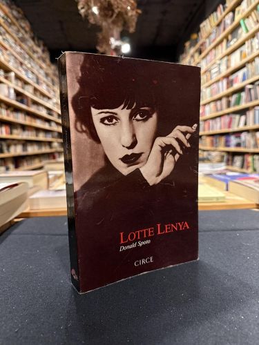 Portada do libro de Lotte Lenya