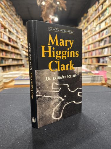 Portada do libro de Un extraño acecha