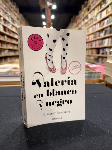 Portada do libro de Valeria en blanco y negro (Saga Valeria 3)