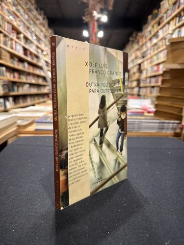 Portada do libro de Outra politica para outros tempos