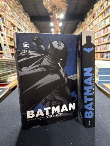 Portada do libro de Batman: Cronología 2010-2019