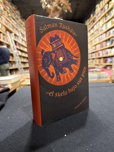 Portada del libro de El suelo bajo sus pies