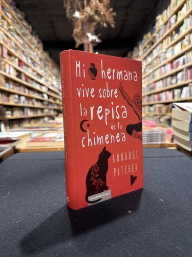 Portada do libro de Mi hermana vive sobre la repisa de la chimenea