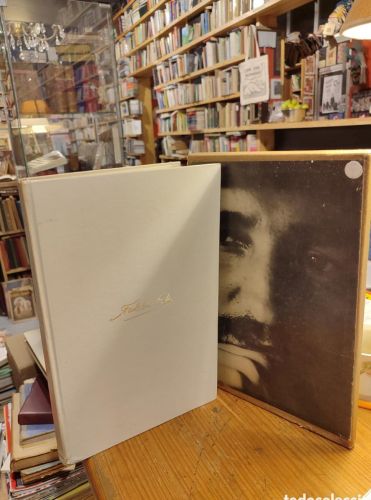 Portada do libro de LA HISTORIA ME ABSOLVERA. FIDEL CASTRO. Firma impresa . Edicion con fotos