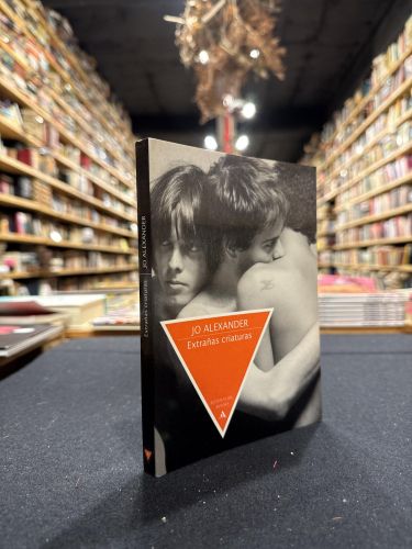 Portada do libro de Extrañas criaturas