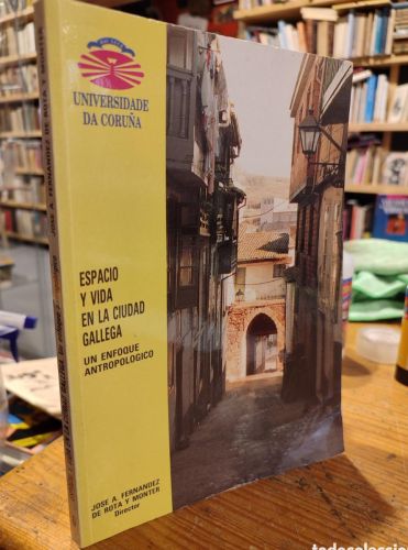 Portada do libro de ESPACIO Y VIDA EN LA CIUDAD GALLEGA. FERNANDEZ DE ROTA Y MONTER