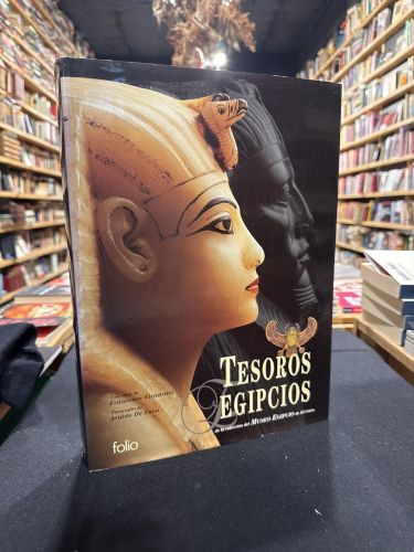 Portada do libro de Tesoros egipcios