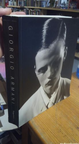 Portada do libro de ARMANI LIBRO. CATALOGO