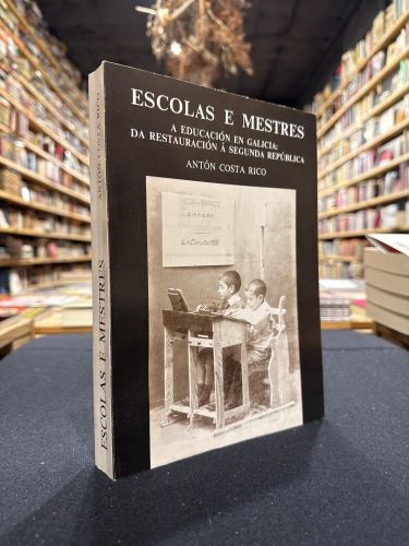 Portada do libro de Escolas e mestres